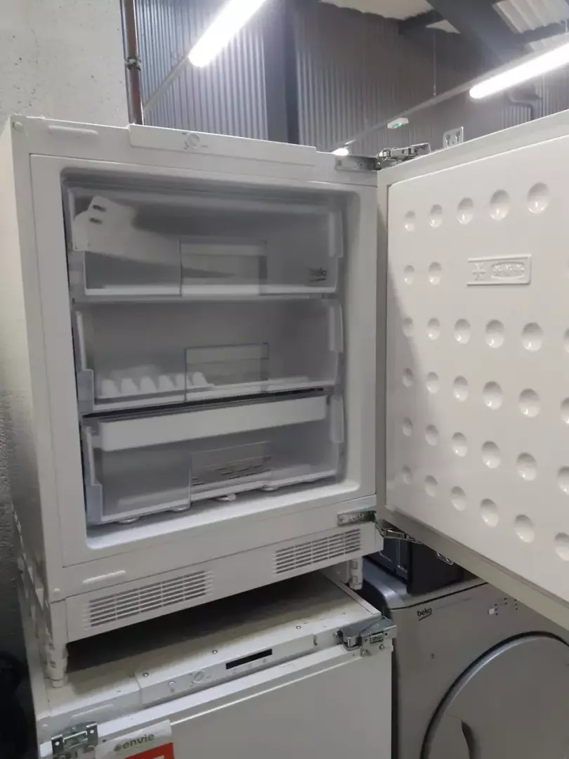 CONGÉLATEUR ARMOIRE ENCASTRABLE 90 litres - BEKO – Image 2