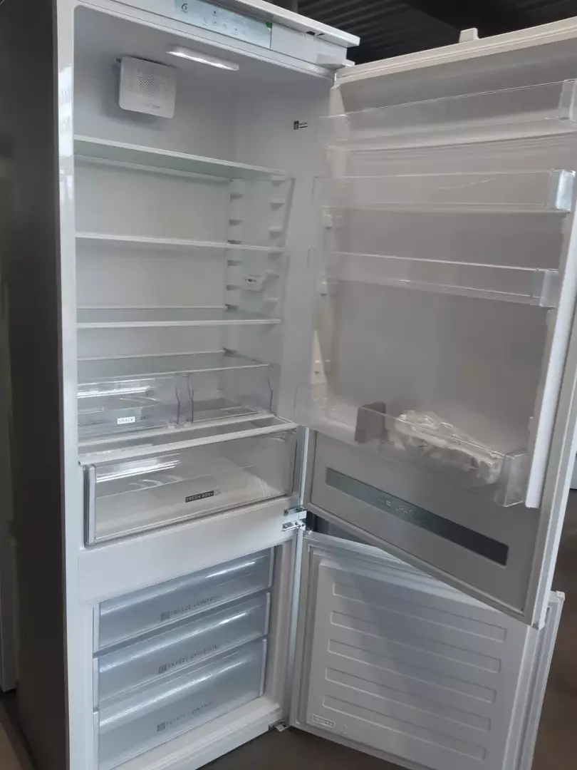 RÉFRIGÉRATEUR COMBINÉ ENCASTRABLE 400 litres - WHIRLPOOL – Image 2