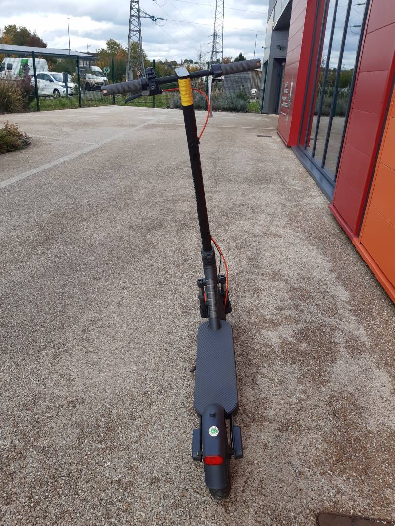 TROTTINETTE ÉLÉCTRIQUE - XIAOMI – Image 3