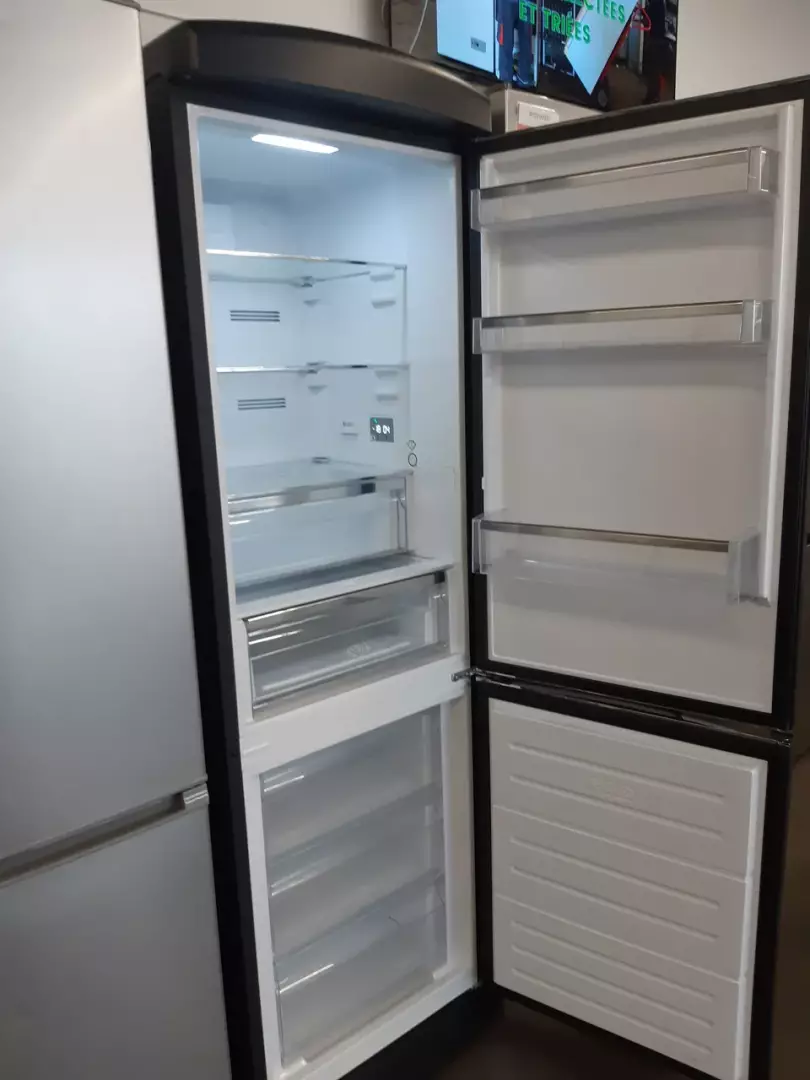 RÉFRIGÉRATEUR COMBINÉ 330 litres - FRIGIDAIRE – Image 2