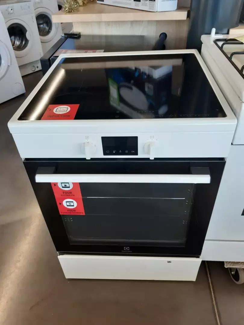 CUISINIÈRE ÉLECTRIQUE À INDUCTION - ELECTROLUX