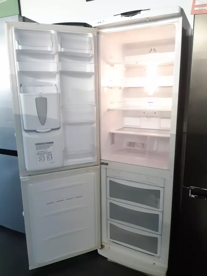 RÉFRIGÉRATEUR COMBINÉ 295 litres - LG – Image 2
