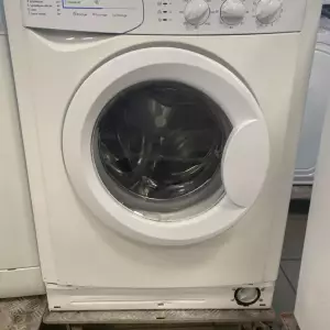 LAVE LINGE HUBLOT 5.5 KG — INDESIT