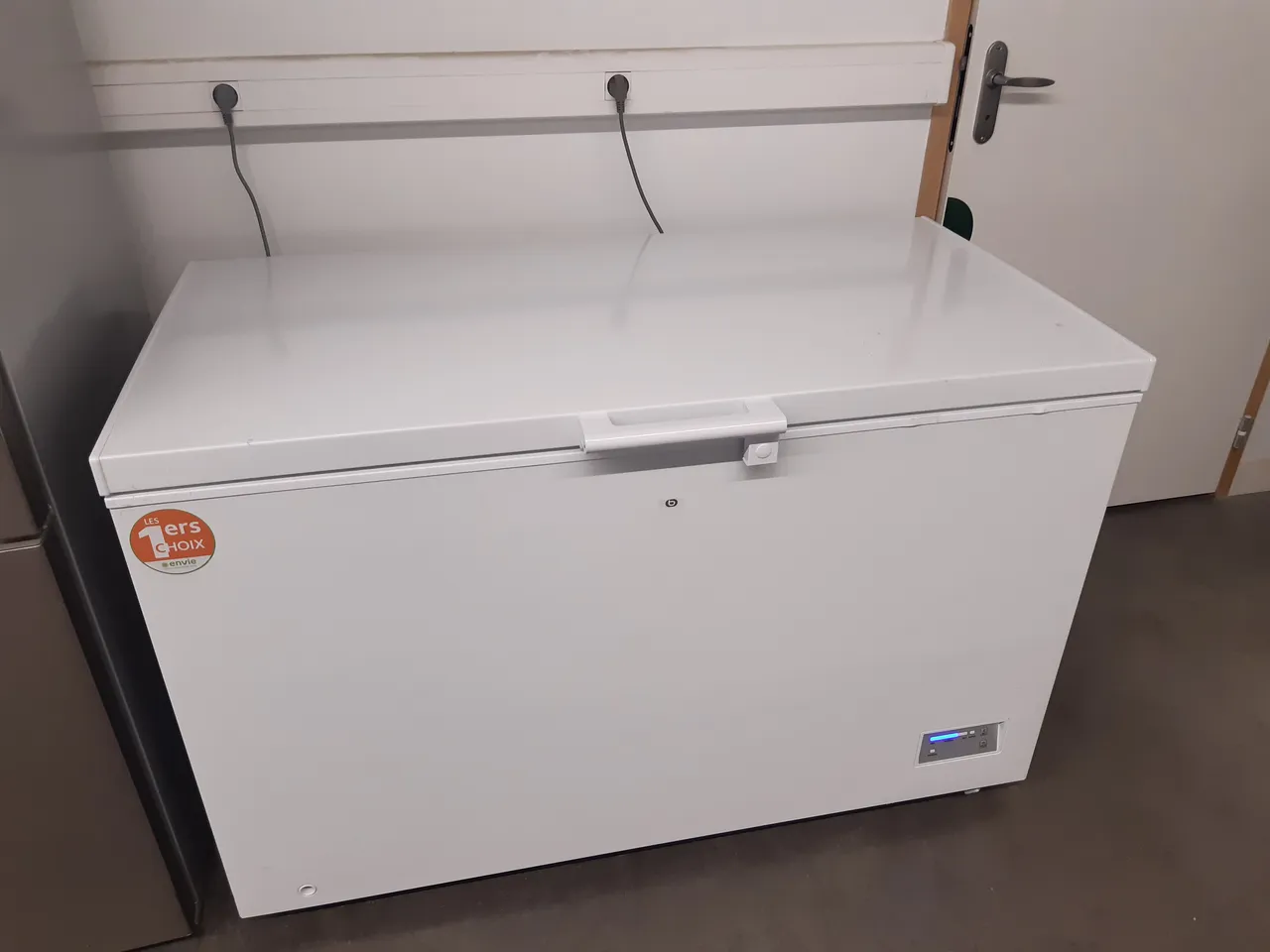 CONGÉLATEUR COFFRE 370 litres — ESSENTIEL B