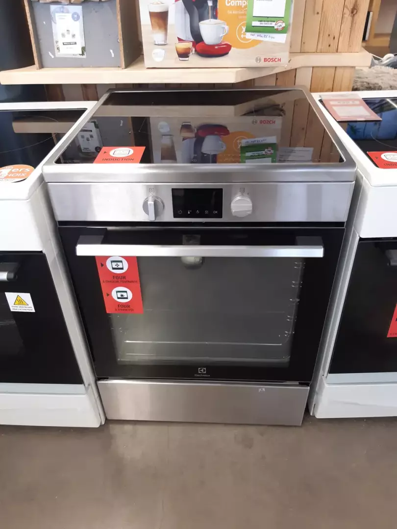 CUISINIÈRE TOUT ÉLECTRIQUE INDUCTION — ELECTROLUX