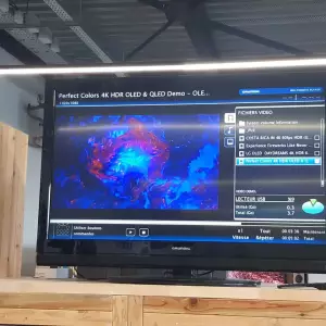 TÉLÉVISION 42" — GRUNDIG