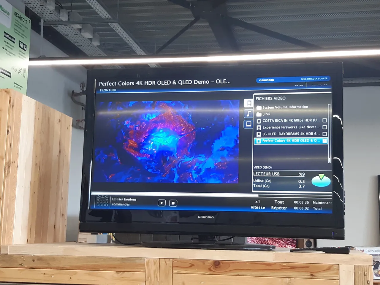 TÉLÉVISION 42" — GRUNDIG