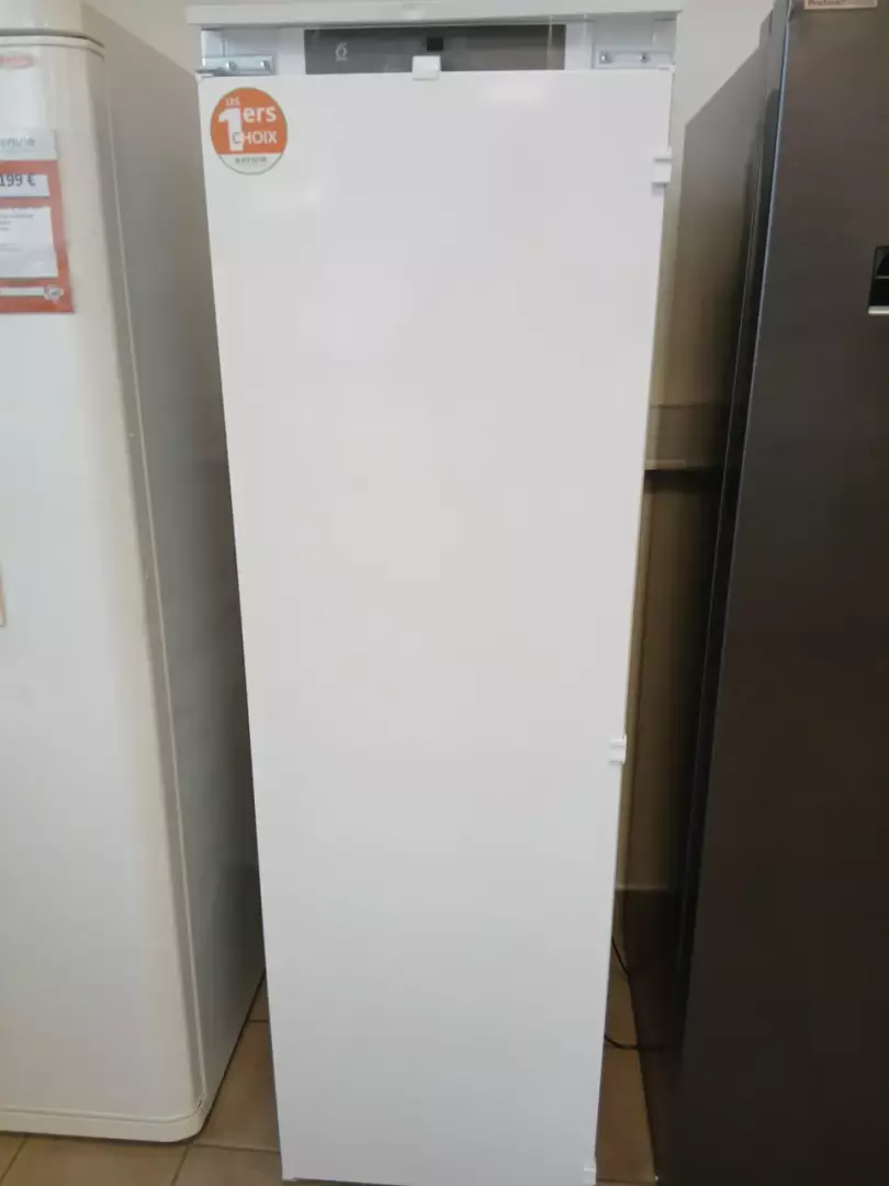 CONGÉLATEUR ARMOIRE 210 L — WHIRLPOOL