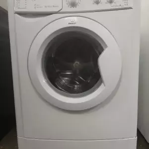LAVE LINGE HUBLOT 7 KG — INDESIT