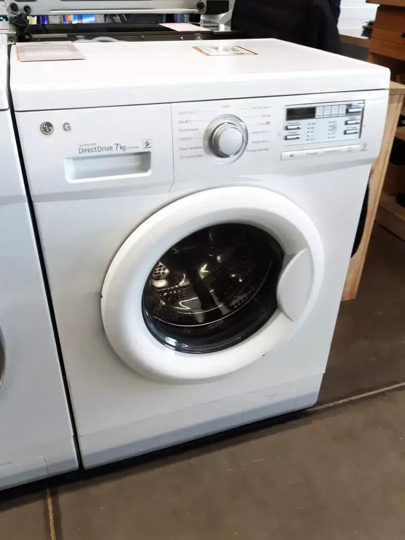 LAVE LINGE HUBLOT 7 kg — LG