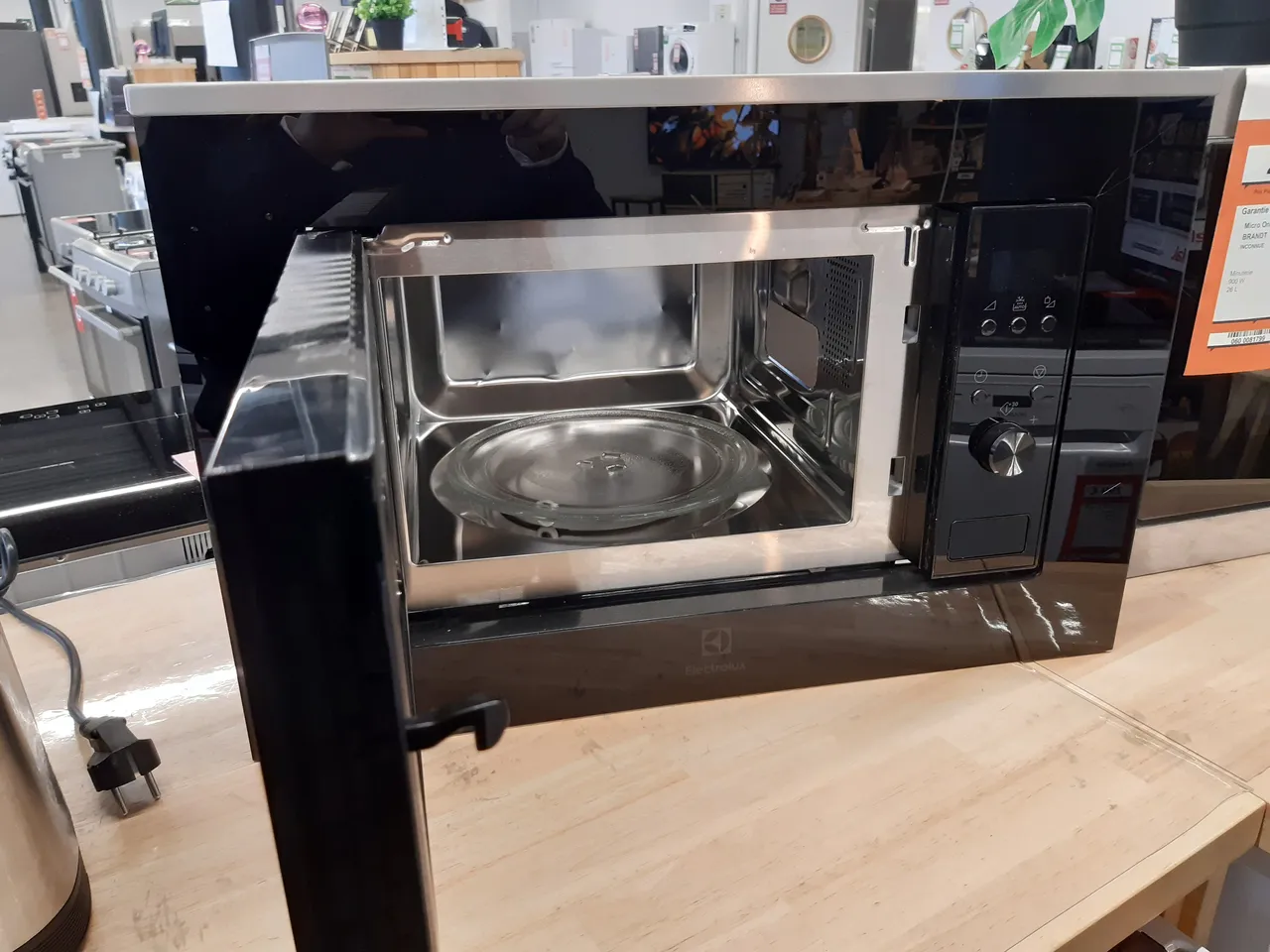 MICRO ONDES 20 litres ENCASTRABLE — ELECTROLUX – Image 2