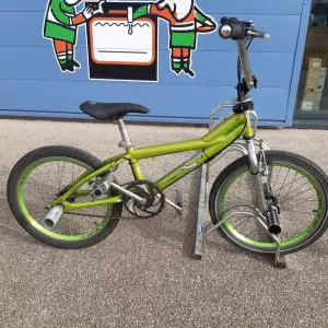 VÉLO 20 POUCES — BMX