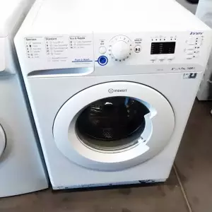 LAVE LINGE HUBLOT 7 kg — INDESIT