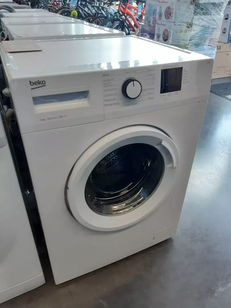 LAVE LINGE HUBLOT 8 kg — BEKO