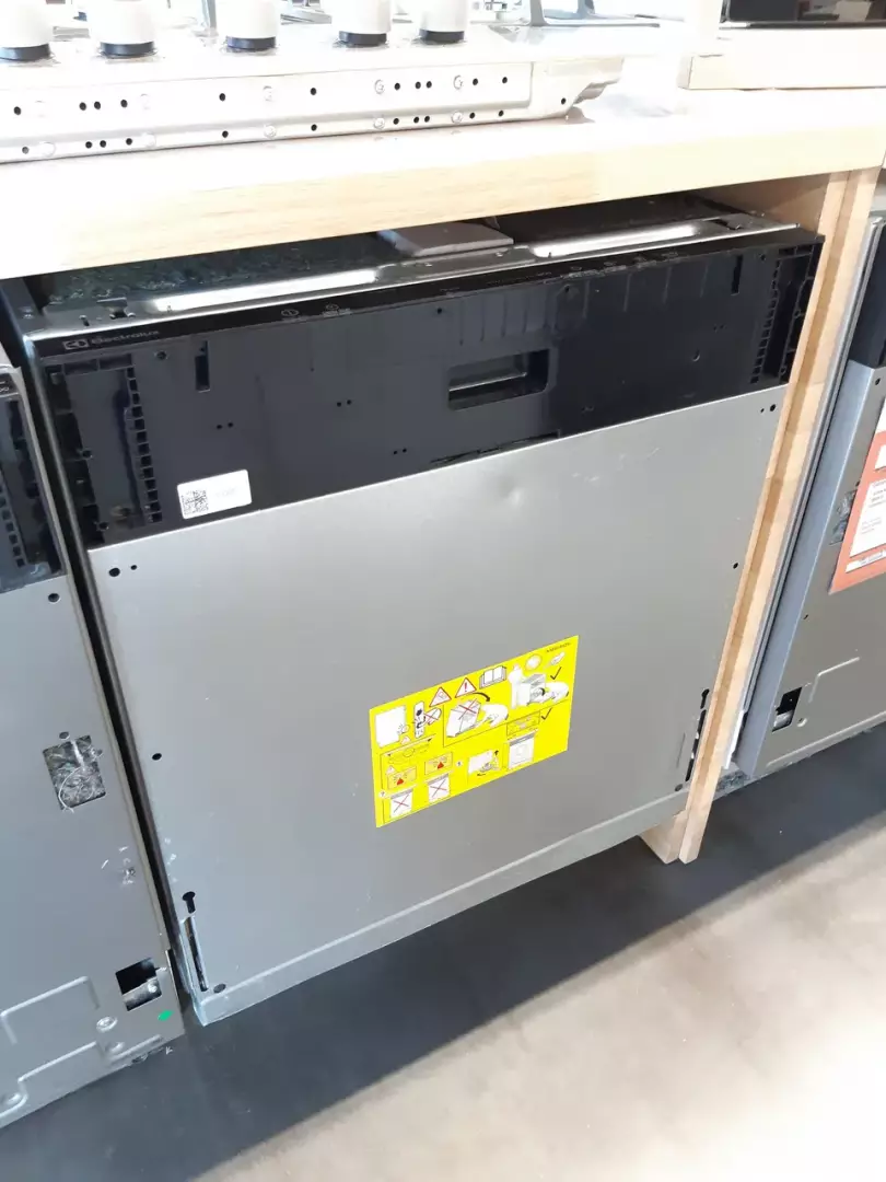 LAVE VAISSELLE ENCASTRABLE 14 couverts — ELECTROLUX