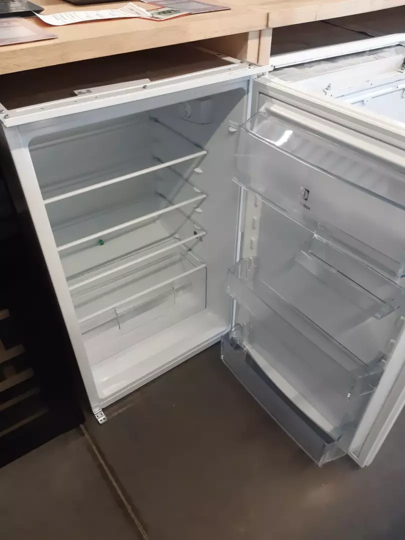 RÉFRIGÉRATEUR TABLE TOP 140 litres — ELECTROLUX – Image 2