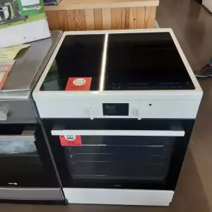 CUISINIÈRE ÉLECTRIQUE INDUCTION — AEG