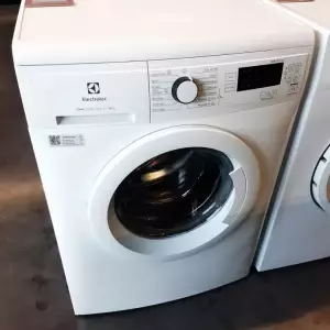 LAVE LINGE HUBLOT 8 kg — ELECTROLUX