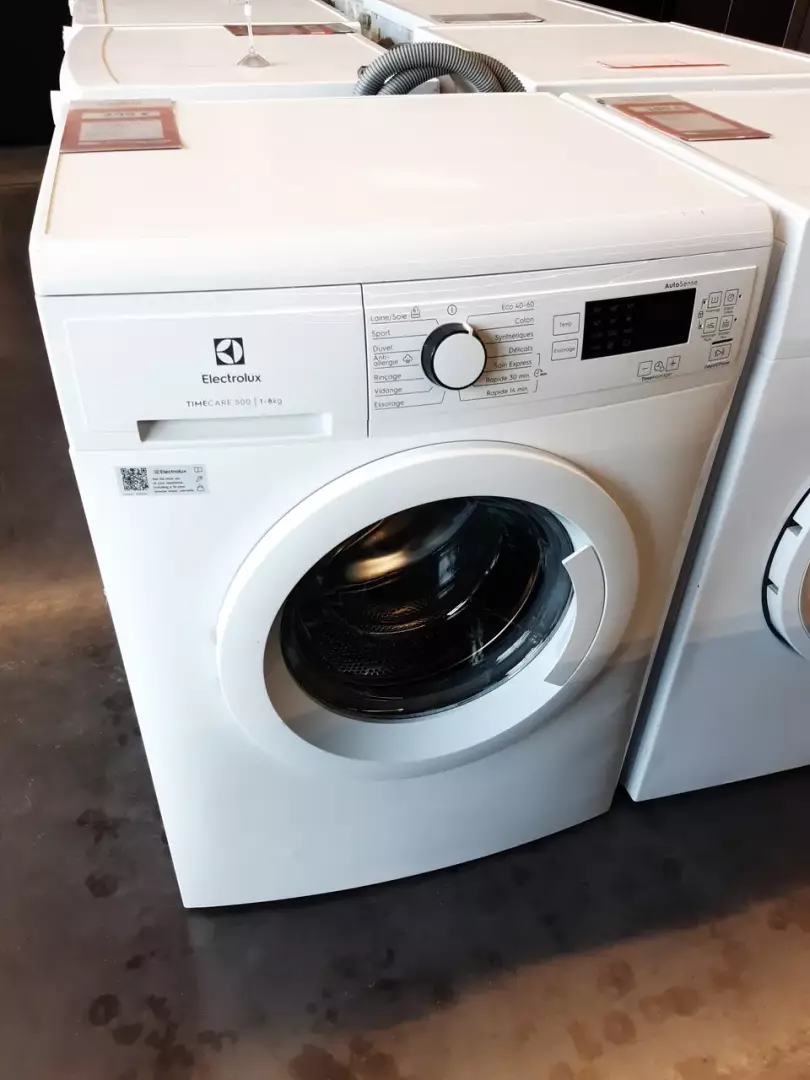 LAVE LINGE HUBLOT 8 kg — ELECTROLUX