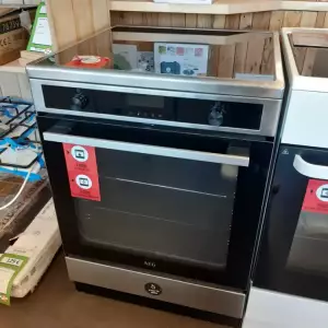 CUISINIÈRE ÉLECTRIQUE INDUCTION — AEG