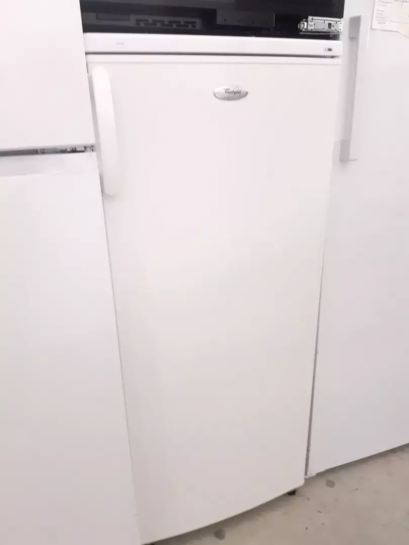 RÉFRIGÉRATEUR SIMPLE FROID 220 litres — WHIRLPOOL