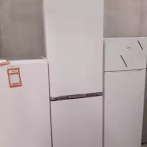 RÉFRIGÉRATEUR COMBINÉ 295 litres — SHARP