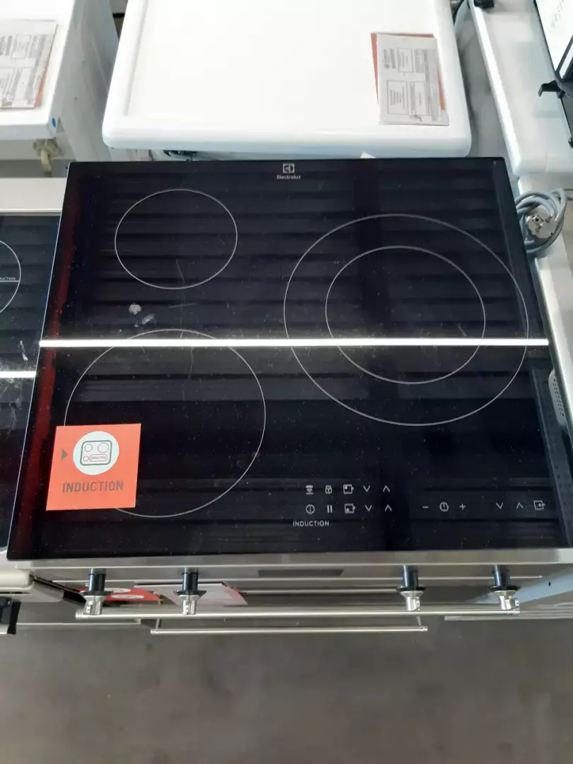 PLAQUE ÉLECTRIQUE — ELECTROLUX