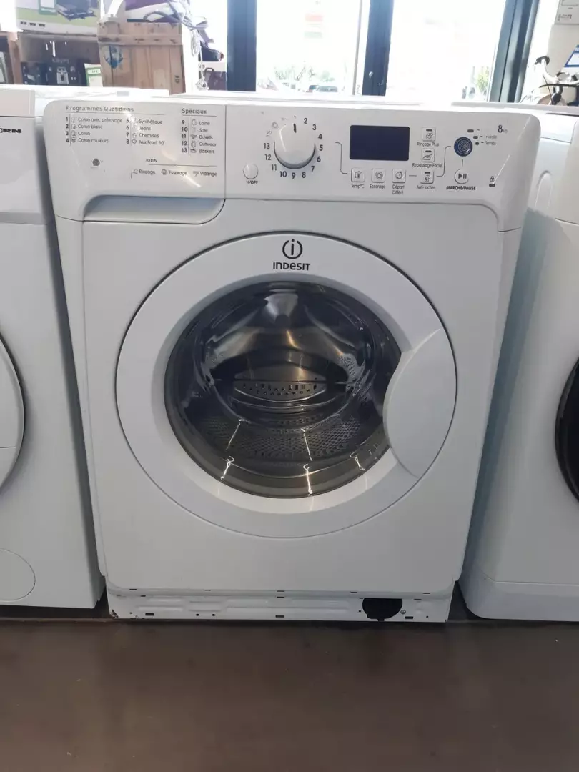 LAVE LINGE HUBLOT 8 KG — INDESIT
