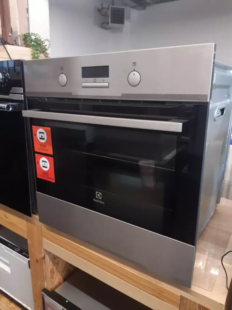 FOUR ENCASTRABLE — ELECTROLUX