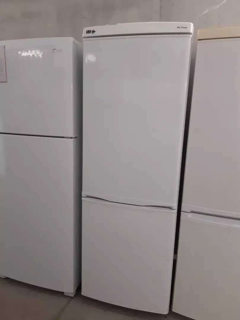 RÉFRIGÉRATEUR COMBINÉ 290 LITRES — FAR