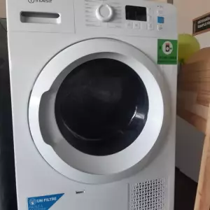 SÈCHE LINGE 8 KG — INDESIT
