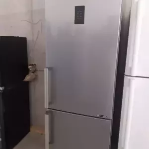 RÉFRIGÉRATEUR COMBINÉ 310 LITRES — SAMSUNG