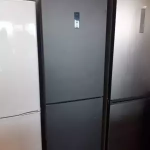 RÉFRIGÉRATEUR COMBINÉ 340 LITRES — HOTPOINT