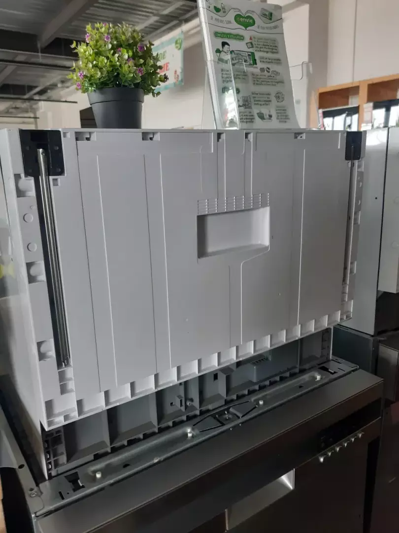 LAVE VAISSELLE ENCASTRABLE 6 COUVERTS — ELECTROLUX