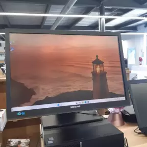ORDINATEUR DE BUREAU 128G — LENOVO