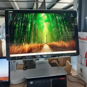 ORDINATEUR DE BUREAU 256G — LENOVO