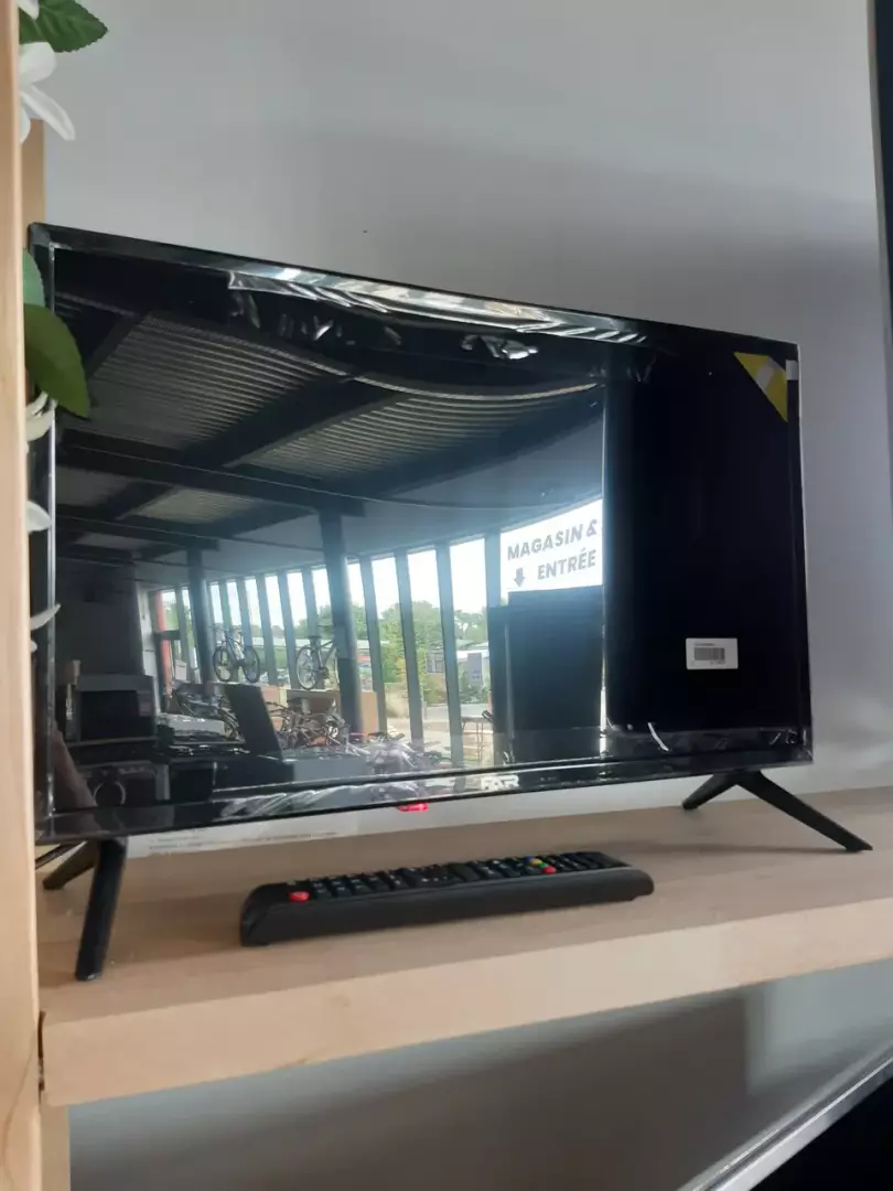 TÉLÉVISION 24" — FAR