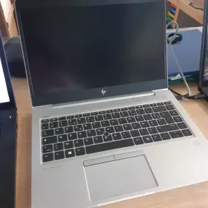 ORDINATEUR PORTABLE 256G — HP