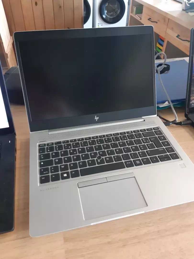 ORDINATEUR PORTABLE 256G — HP
