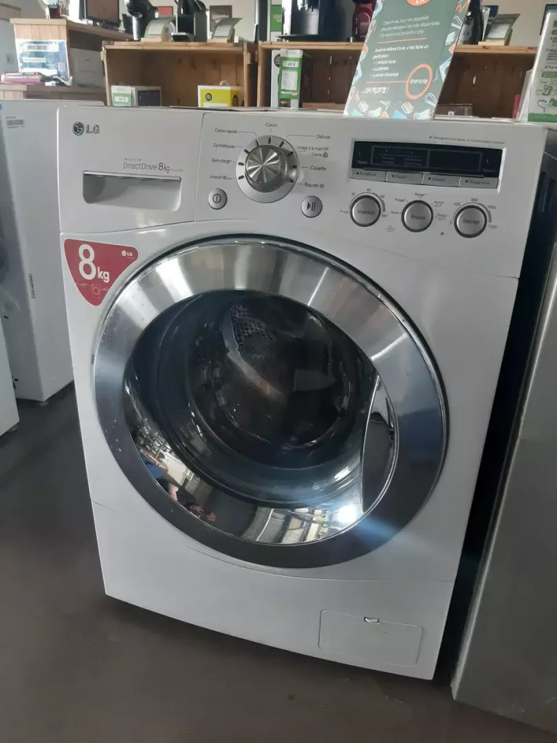 LAVE LINGE HUBLOT 8 KG — LG