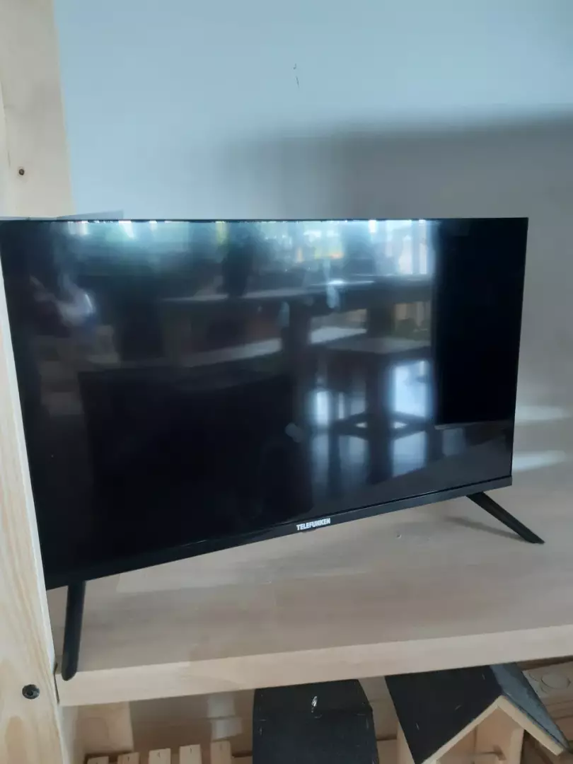 TÉLÉVISION 24" — TELEFUNKEN