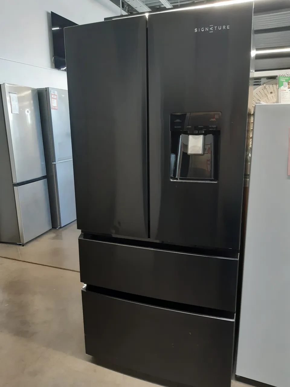 RÉFRIGÉRATEUR MULTI-PORTES 530 LITRES — SIGNATURE