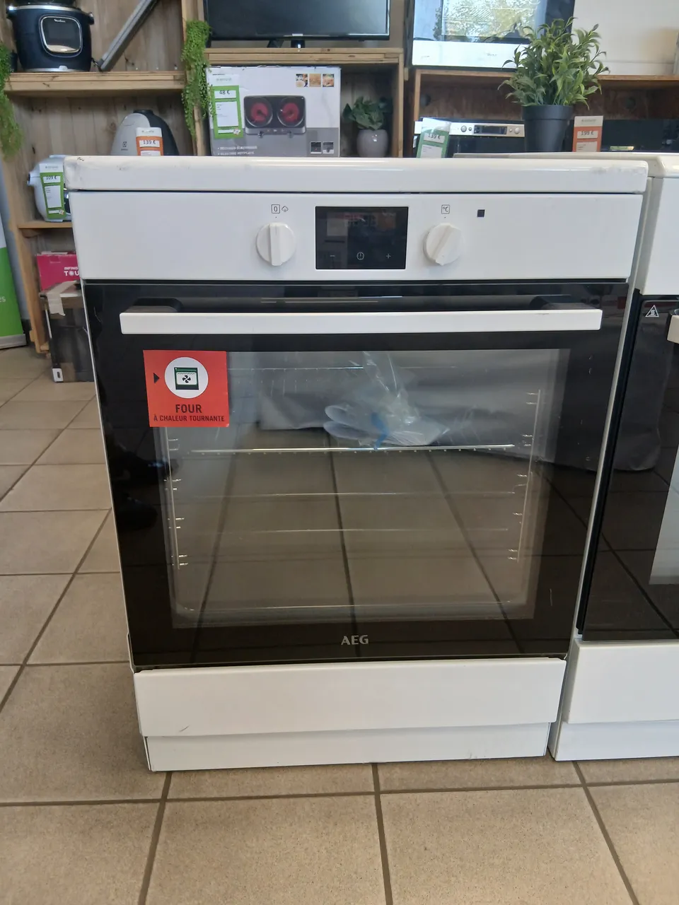CUISINIÈRE ÉLECTRIQUE — AEG