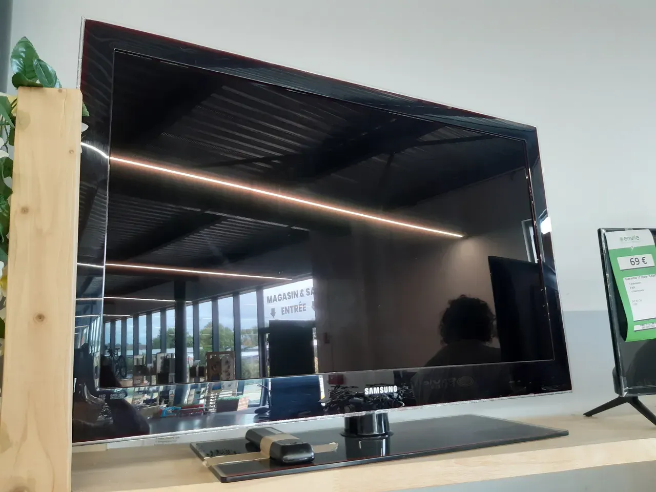 TÉLÉVISION 40" — SAMSUNG