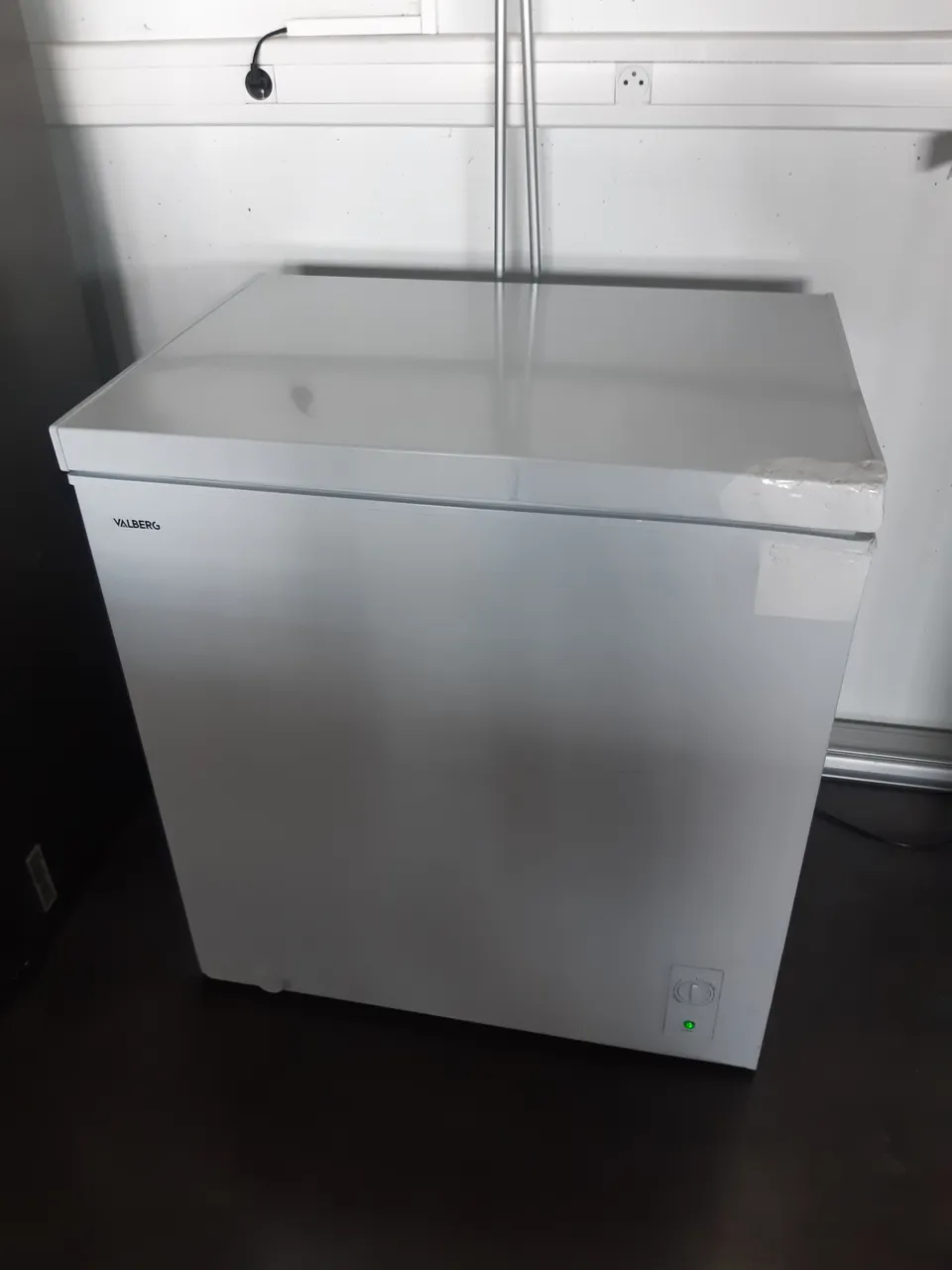 CONGÉLATEUR COFFRE 200 LITRES — VALBERG