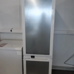 RÉFRIGÉRATEUR COMBINÉ ENCASTRABLE 255 LITRES — BEKO