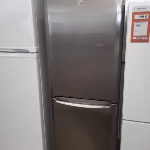 RÉFRIGÉRATEUR COMBINÉ 300 LITRES — INDESIT