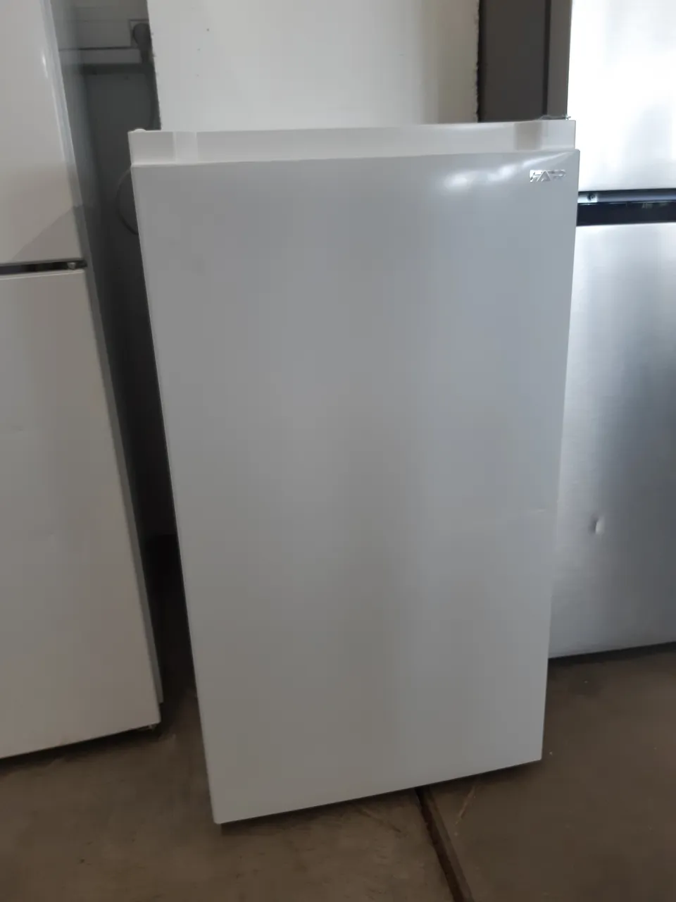 RÉFRIGÉRATEUR TABLE TOP 90 LITRES — FAR
