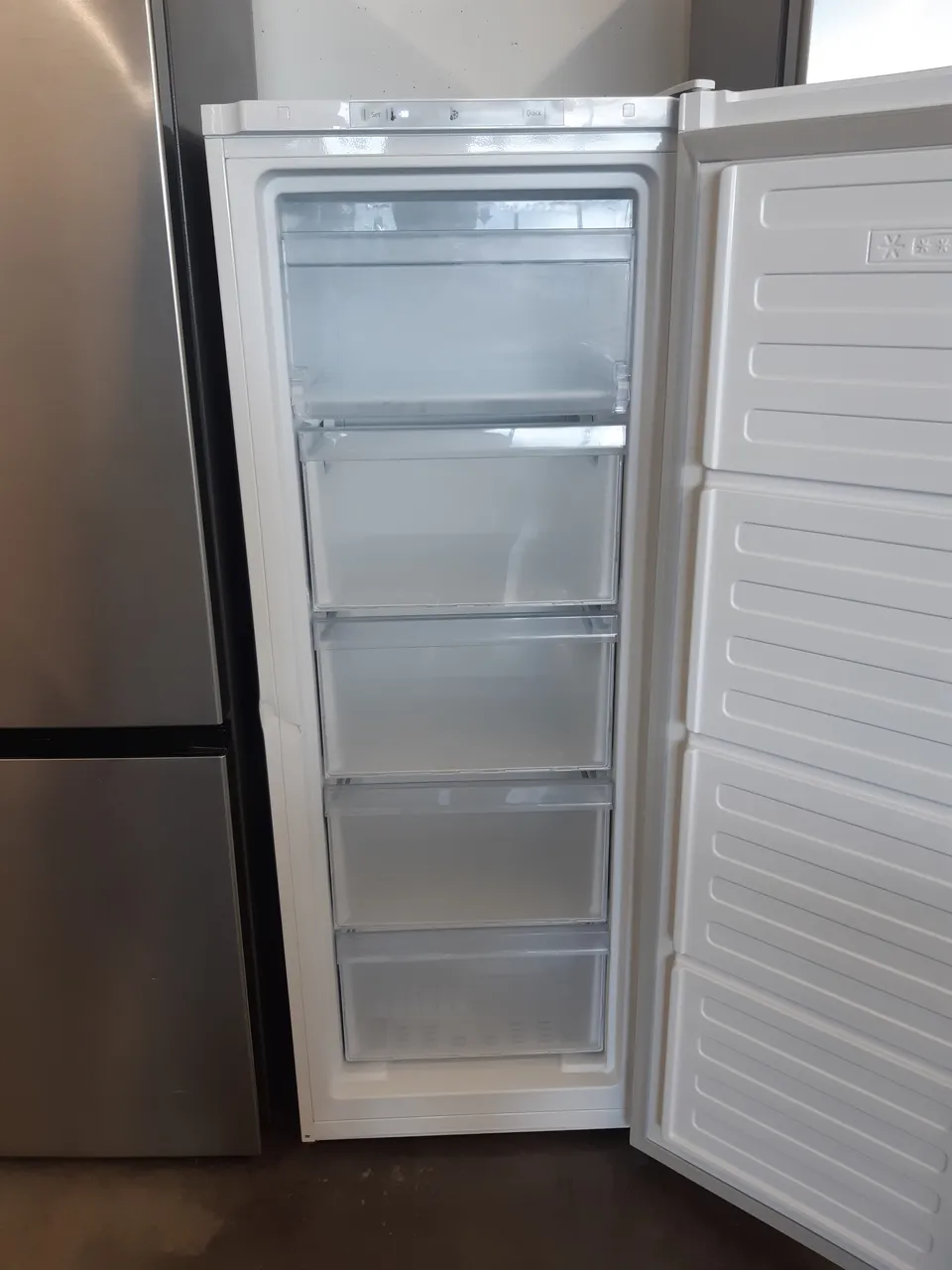 CONGÉLATEUR ARMOIRE 180 LITRES — BEKO – Image 2