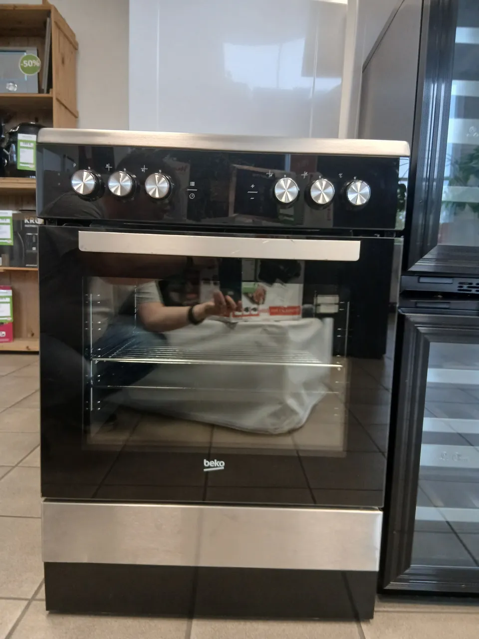 CUISINIÈRE ÉLÈCTRIQUE — BEKO